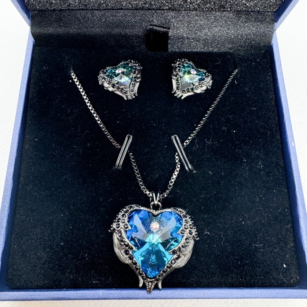 CDE Crystals From SWAROVSKI Necklace Earrings Black Angel Wings Heart Set Gift